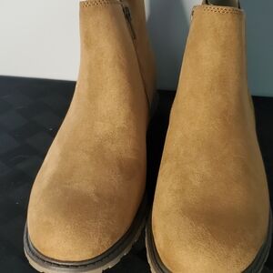 Brand New Women's Tan Suede Sonoma Boots